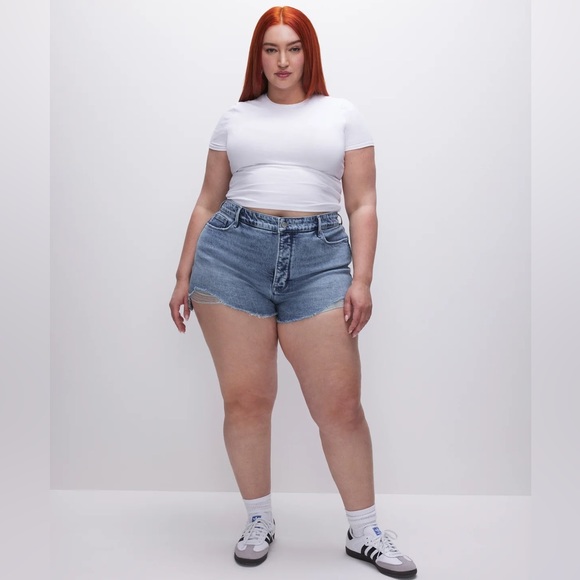 Good American Bombshell Short - Picture 3 of 4